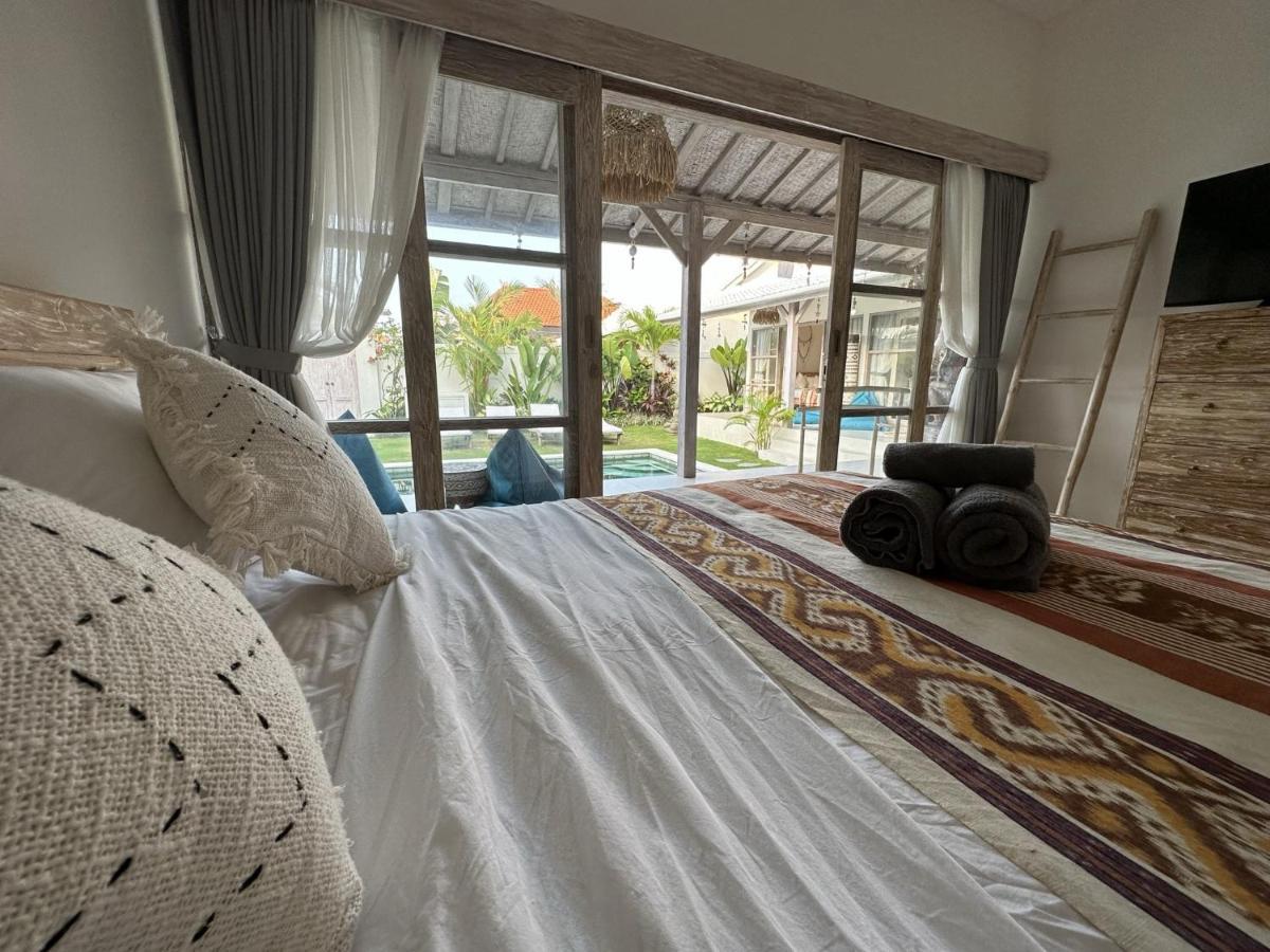 Villa White Karma Seminyak Esterno foto