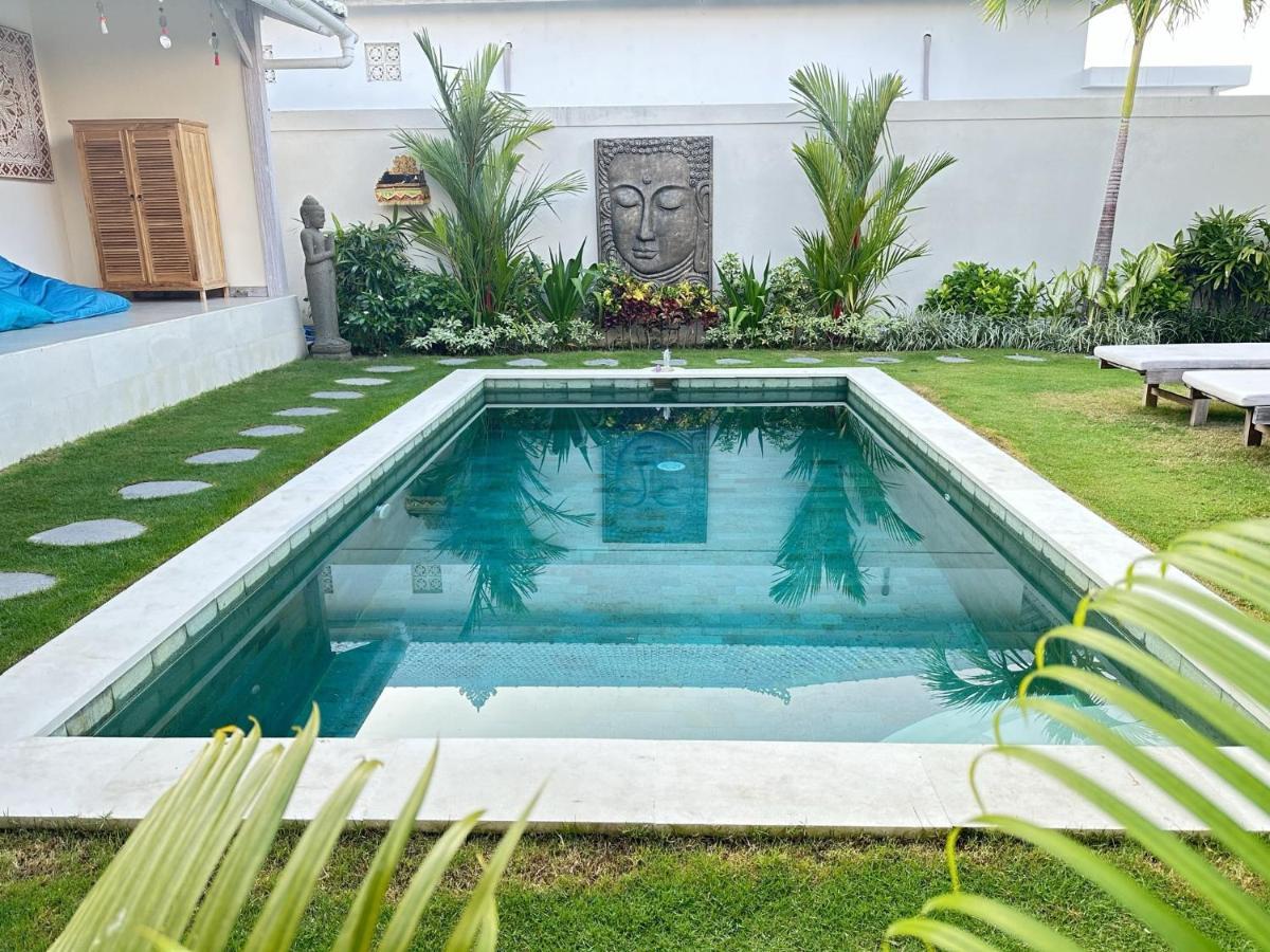 Villa White Karma Seminyak Esterno foto